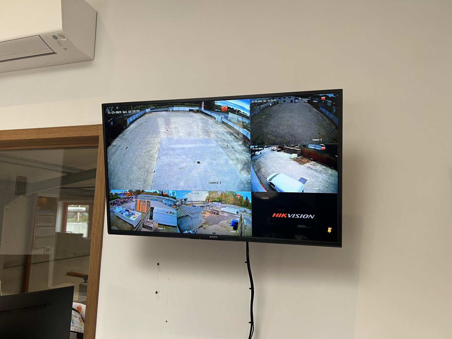 Installation d’une baie murale et équipement audiovisuel