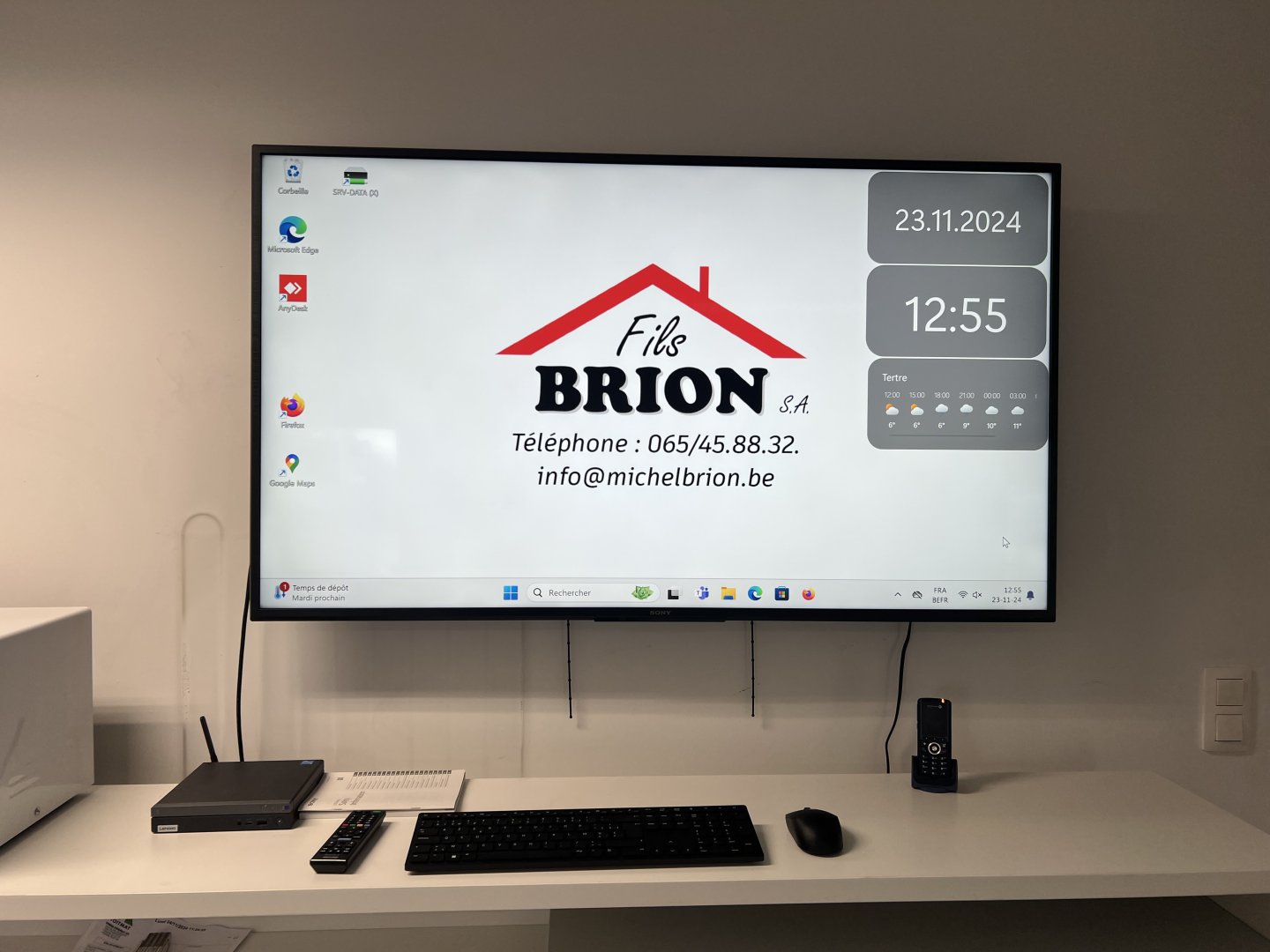 Installation d’une baie murale et équipement audiovisuel