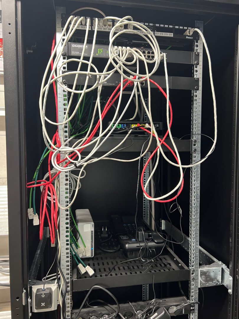 Réorganisation d’une baie réseau et optimisation de l’infrastructure IT